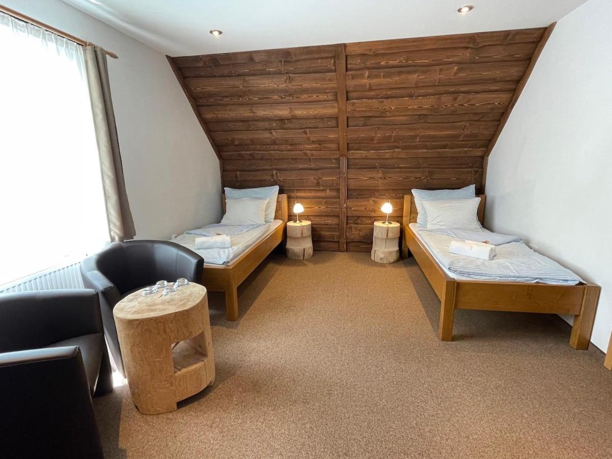 Hotel Kristian Kubova Huť Esterno foto