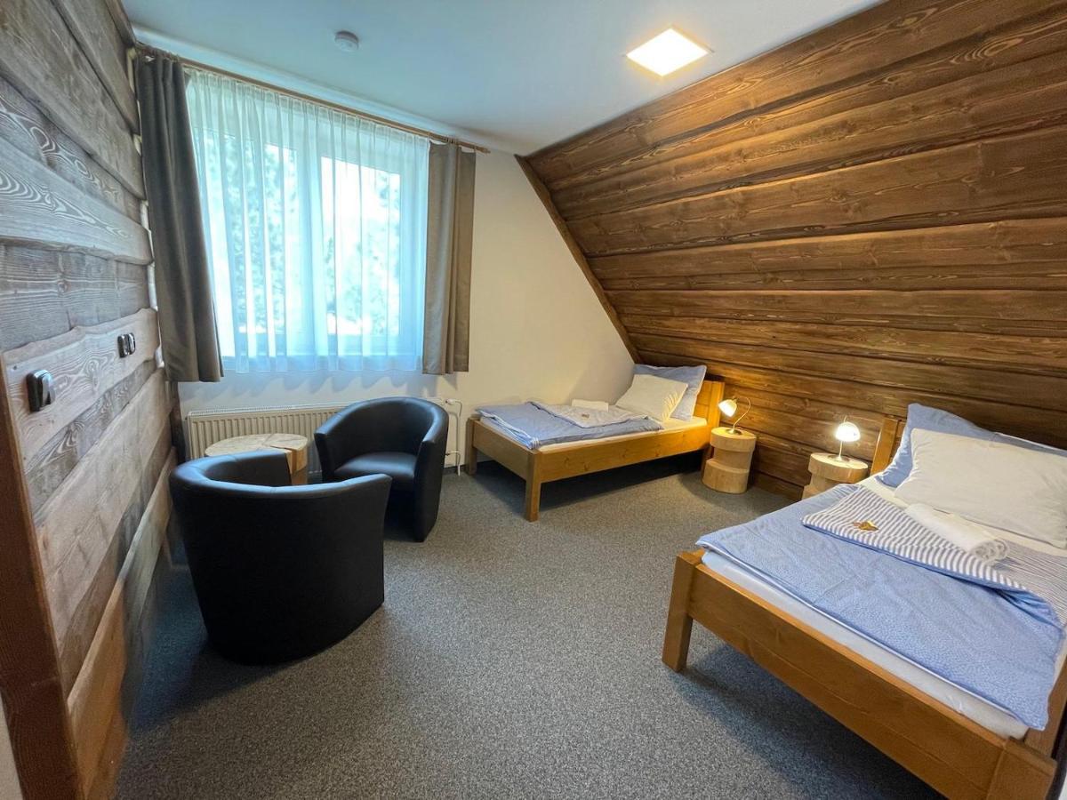 Hotel Kristian Kubova Huť Esterno foto