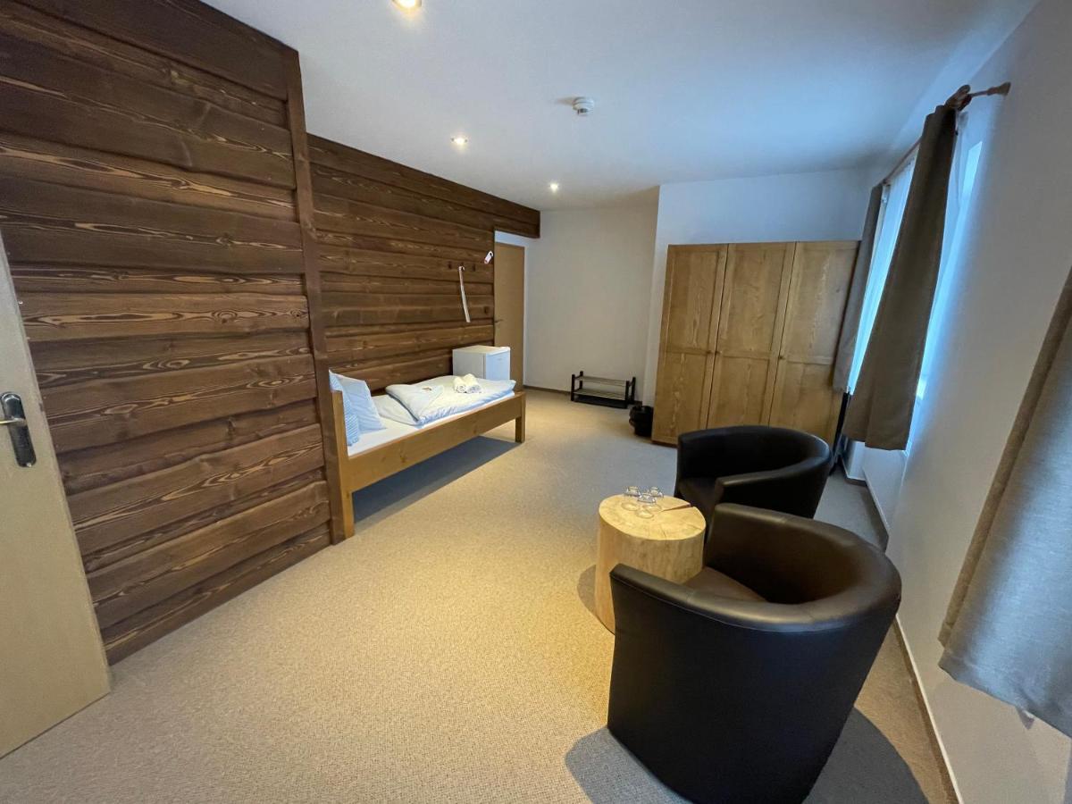 Hotel Kristian Kubova Huť Esterno foto