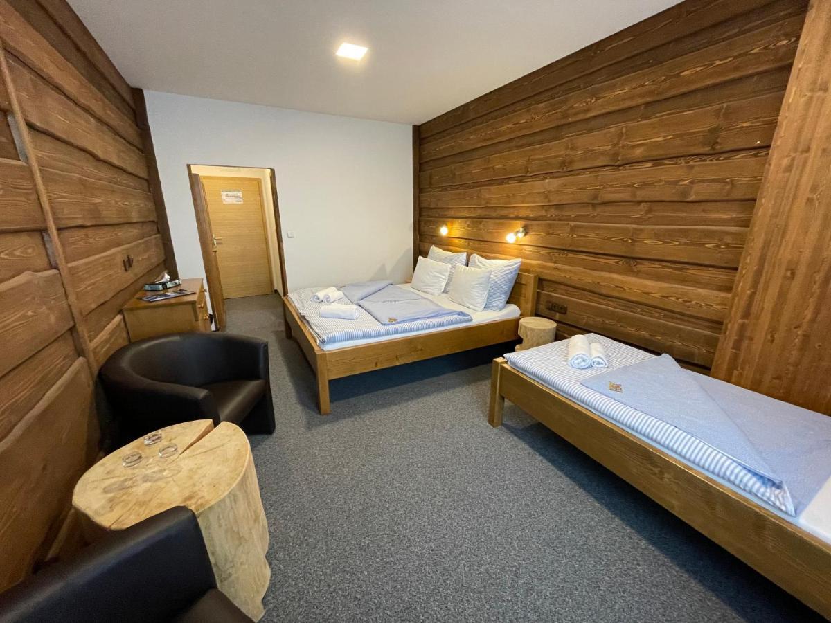 Hotel Kristian Kubova Huť Esterno foto