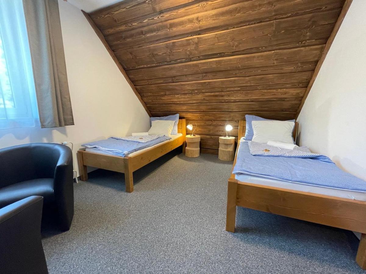 Hotel Kristian Kubova Huť Esterno foto