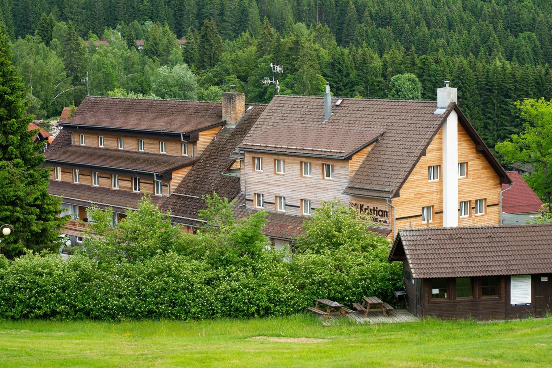 Hotel Kristian Kubova Huť Esterno foto