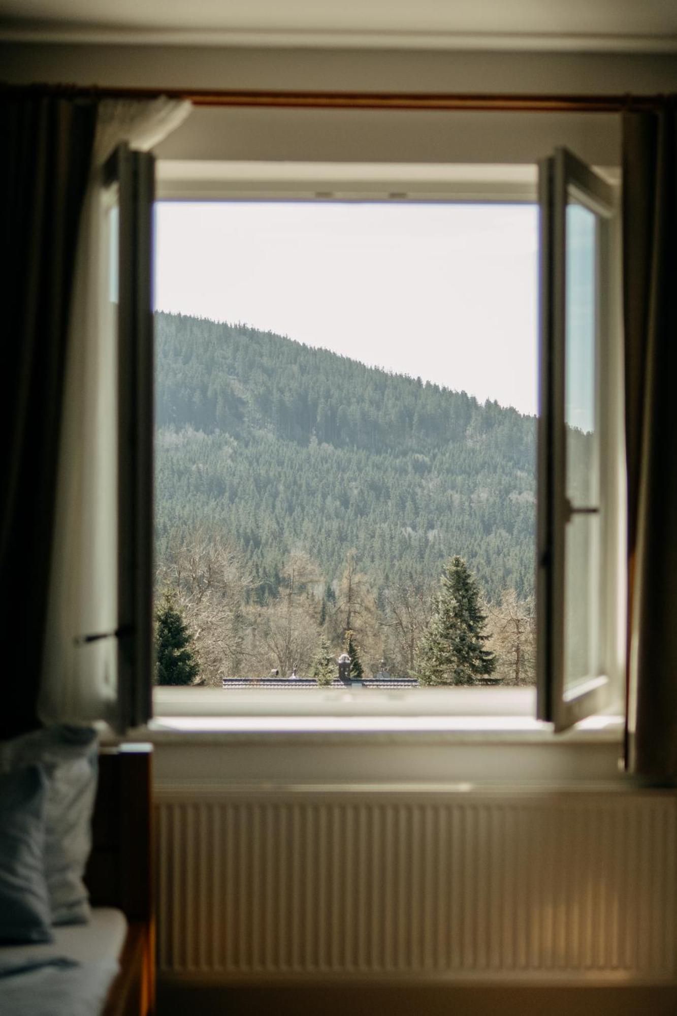 Hotel Kristian Kubova Huť Esterno foto