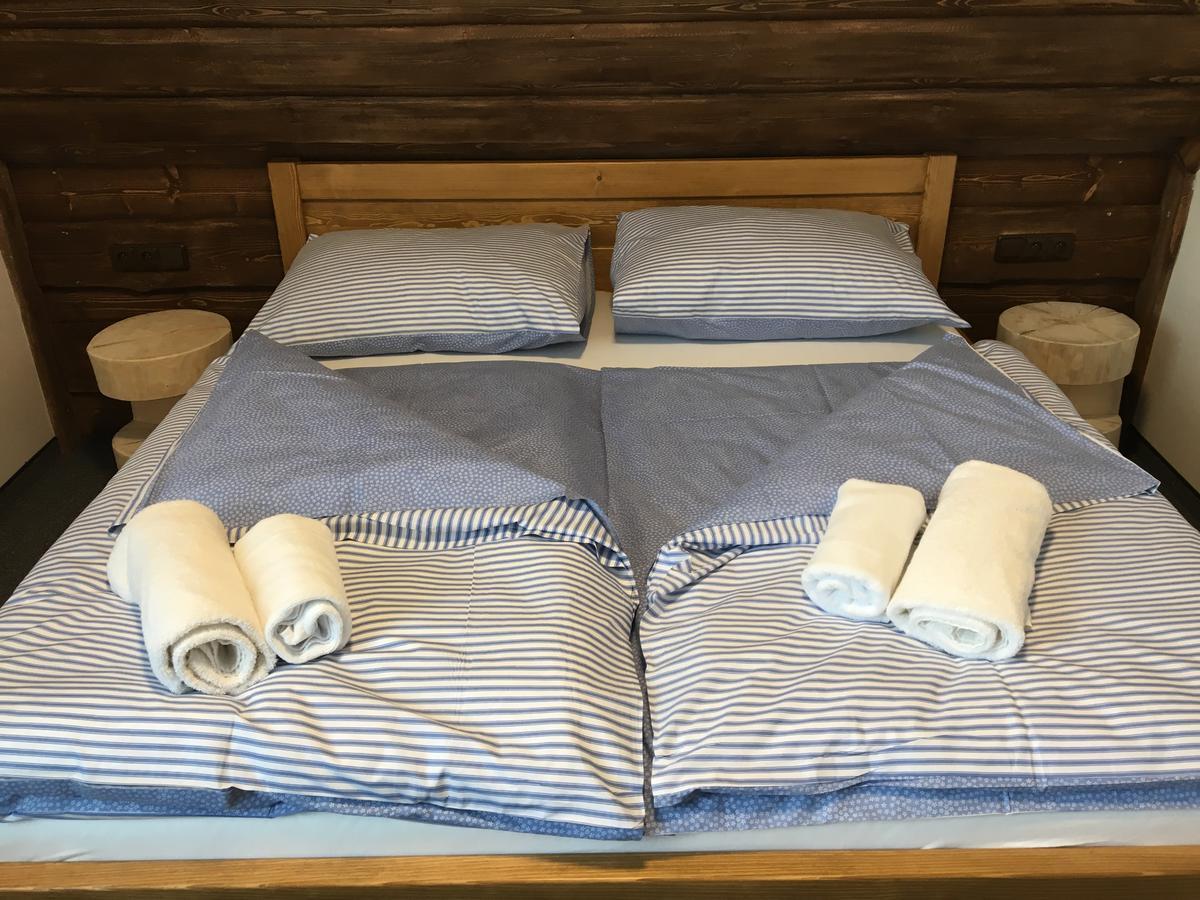 Hotel Kristian Kubova Huť Esterno foto
