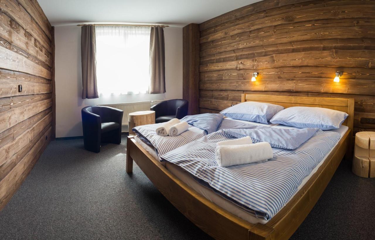 Hotel Kristian Kubova Huť Esterno foto